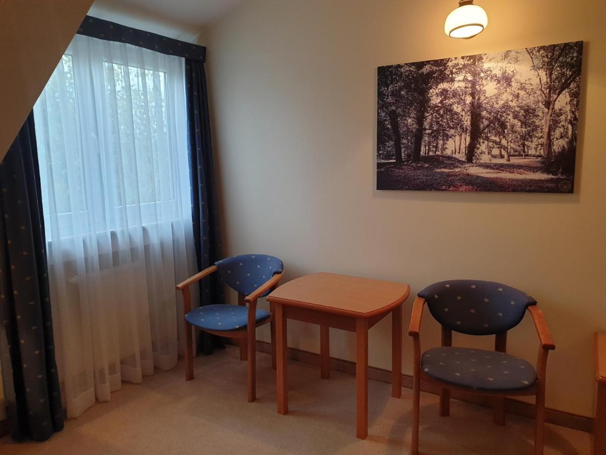 Palac Pod Kampinosem - Blisko Warszawy Leszno (Masovia) Exterior foto