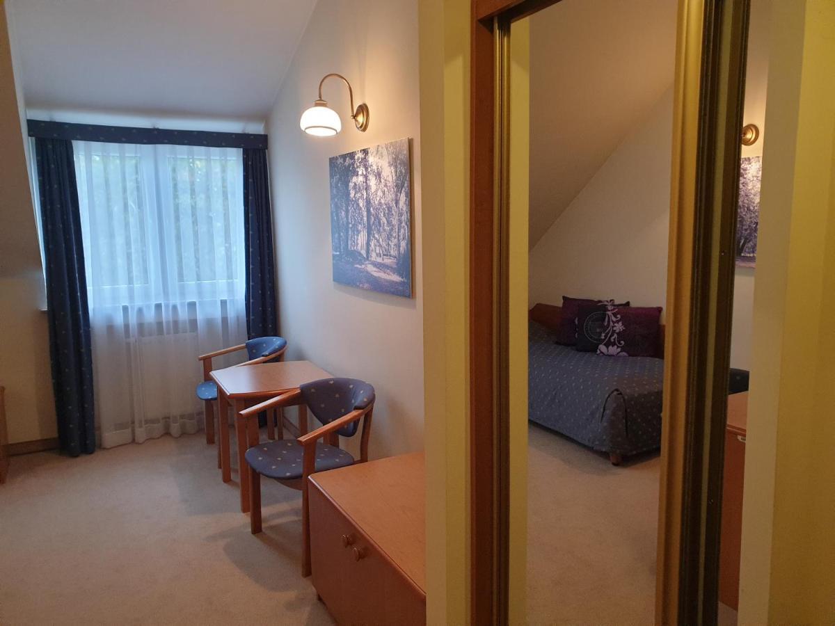 Palac Pod Kampinosem - Blisko Warszawy Leszno (Masovia) Exterior foto
