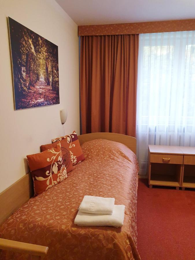 Palac Pod Kampinosem - Blisko Warszawy Leszno (Masovia) Exterior foto