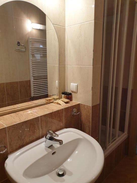 Palac Pod Kampinosem - Blisko Warszawy Leszno (Masovia) Exterior foto